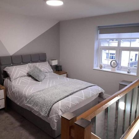 Outstanding Modern 1-Bed House In Chippenham Τσίπενχαμ Εξωτερικό φωτογραφία
