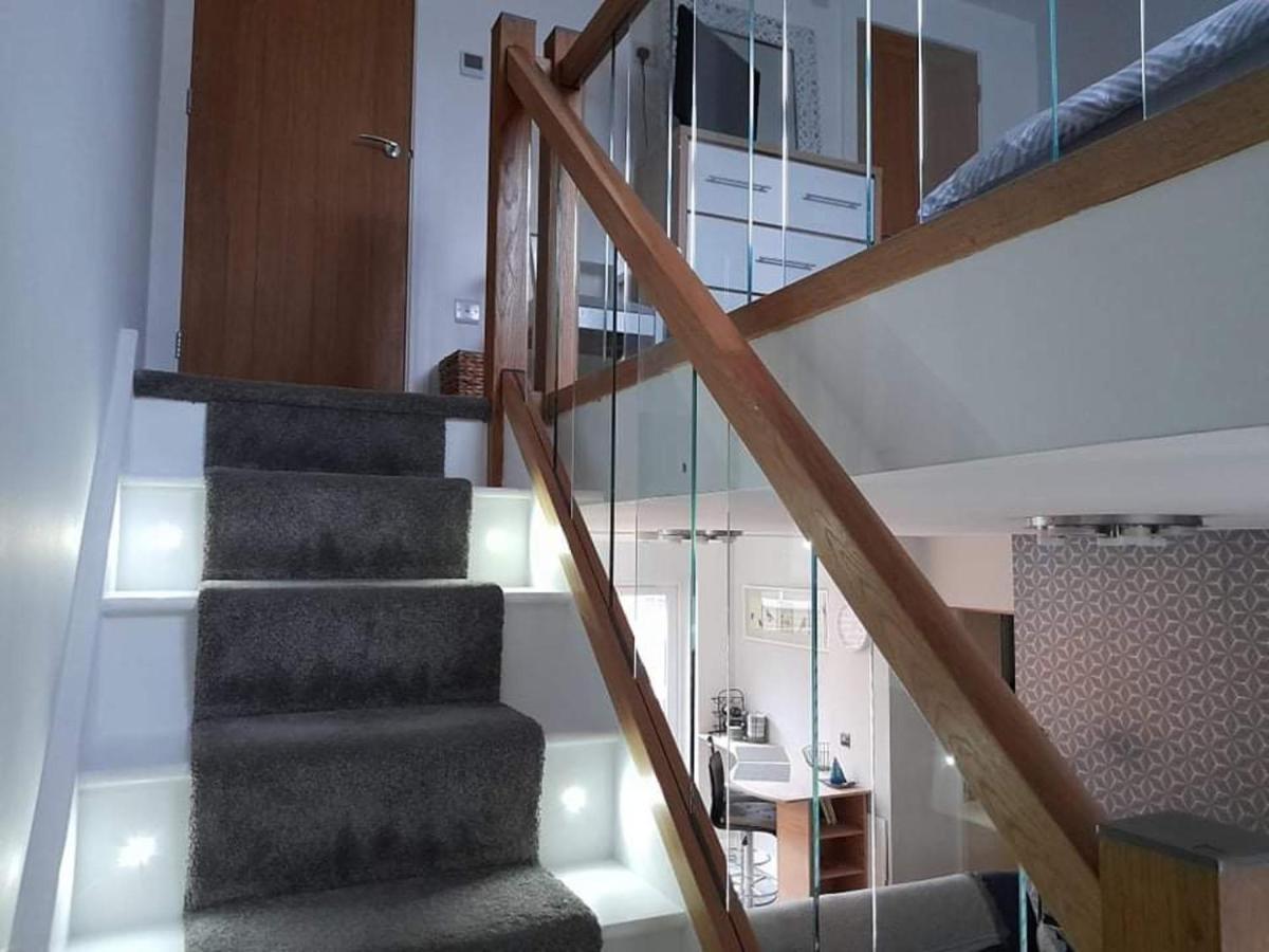 Outstanding Modern 1-Bed House In Chippenham Τσίπενχαμ Εξωτερικό φωτογραφία