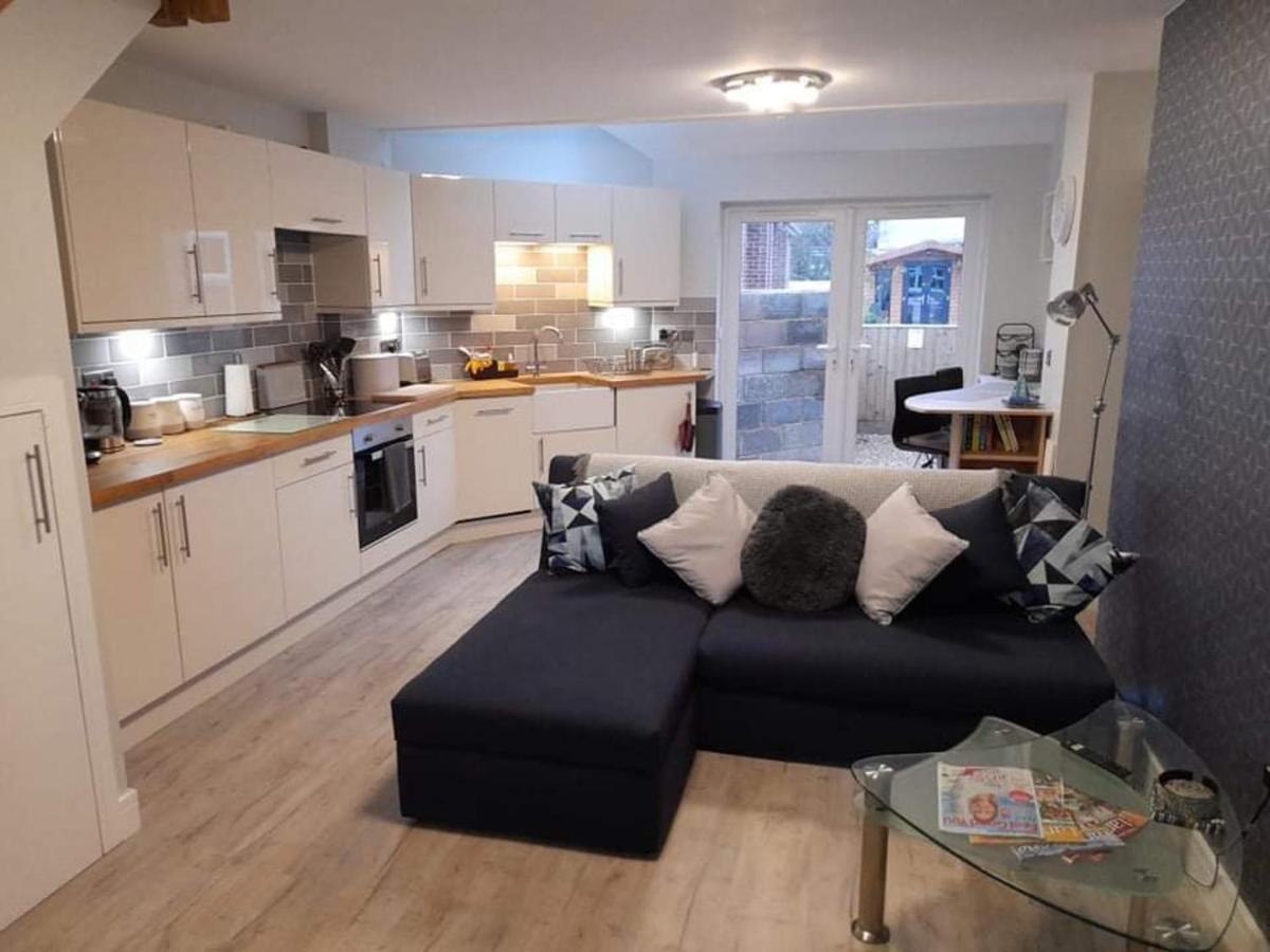 Outstanding Modern 1-Bed House In Chippenham Τσίπενχαμ Εξωτερικό φωτογραφία