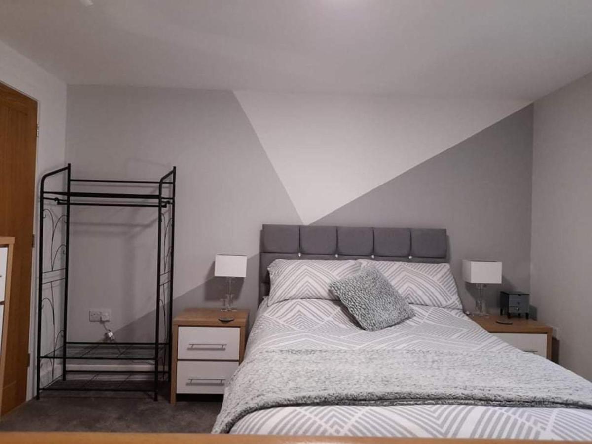 Outstanding Modern 1-Bed House In Chippenham Τσίπενχαμ Εξωτερικό φωτογραφία