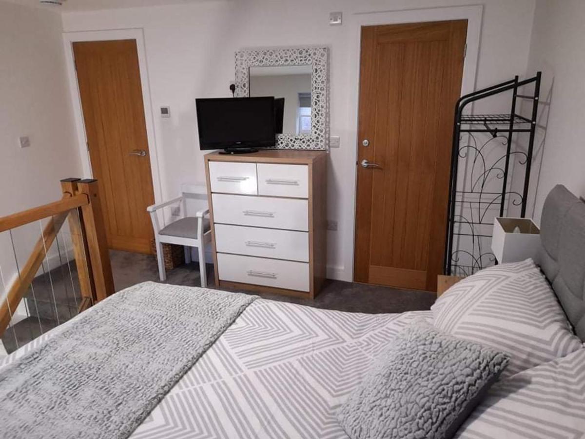 Outstanding Modern 1-Bed House In Chippenham Τσίπενχαμ Εξωτερικό φωτογραφία
