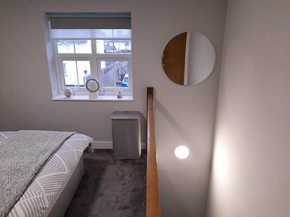 Outstanding Modern 1-Bed House In Chippenham Τσίπενχαμ Εξωτερικό φωτογραφία