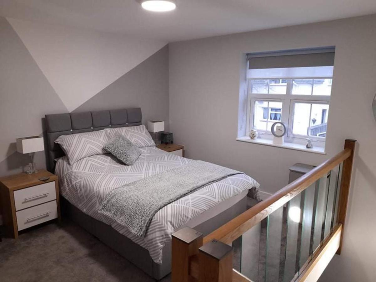 Outstanding Modern 1-Bed House In Chippenham Τσίπενχαμ Εξωτερικό φωτογραφία
